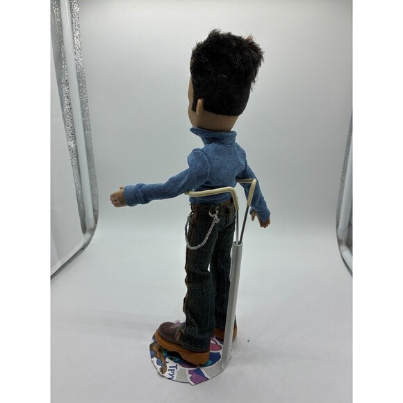 Bratz Boyz Eitan Doll with Blue Shirt & Jeans - MGA Entertainment - Picture 2 of 4